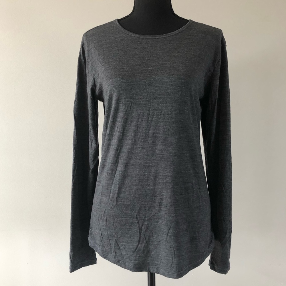 Women’s Cloudveil Charcoal Long Sleeve Base layer Crewneck Top size M